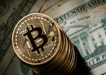 Bitcoin tejkalon American Express dhe Discover: 3 trilion dollarë në transaksione në 2021