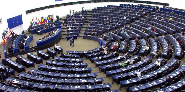 Parlamenti i BE-së: nevojiten rregulla për platformat online