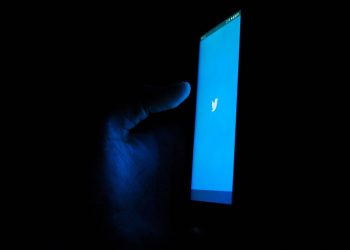Ukrainë: Twitter heq 50,000 përmbajtje të rreme të luftës