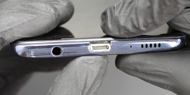 Pas iPhone me port USB Type-C vjen smartfoni Android me port Lightning