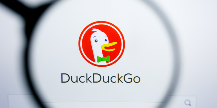 DuckDuckGo, shfletuesi i privatësisë i dorëzohet Microsoft-it