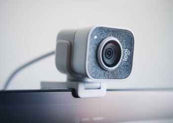A është e nevojshme të mbulohet webcam kur nuk përdoret?