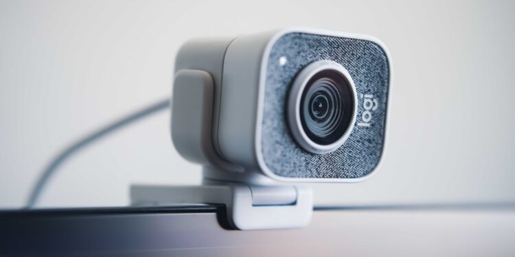A është e nevojshme të mbulohet webcam kur nuk përdoret?