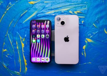 iPhone 13 dominon shitjet globale të smartfonëve