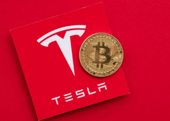 Tesla shiti 75% të Bitcoin-ve të saj