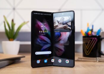 Samsung ka shitur 10 milionë Fold 3 dhe Flip 3