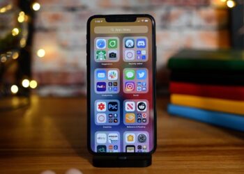 Apple lançon iOS 15.7, përditësimin alternativ të iOS 16