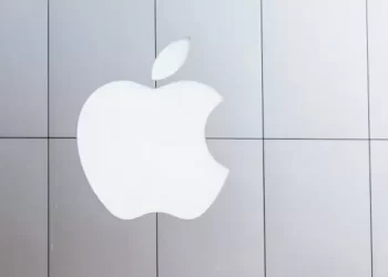 Apple: Lançimi i motorit të kërkimit është ende shumë larg