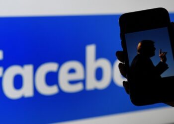 Trump kthehet zyrtarisht në Facebook dhe Instagram