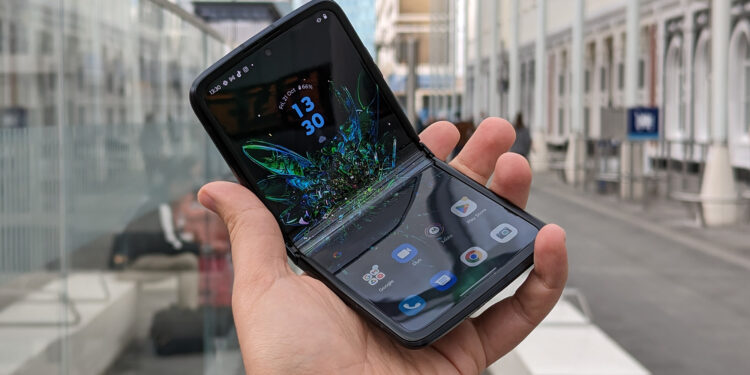 Telefonat inteligjentë të palosshëm, Motorola përgatit Razr-in e ri