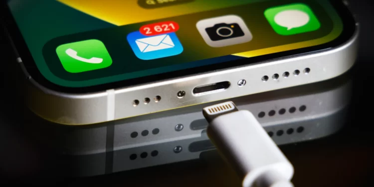 Revolucioni i Apple: ja cilat pajisje do të humbasin portin Lightning për USB-C