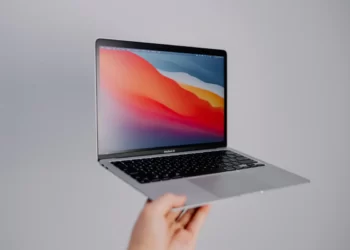 A do të prezantojë Apple një MacBook Air 15 inç?