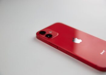 iPhone 16: kamera vertikale si iPhone 12
