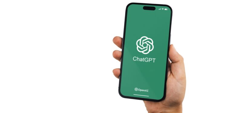 ChatGPT për iOS është përditësuar: mbërrin integrimi me Siri dhe aplikacioni Commands