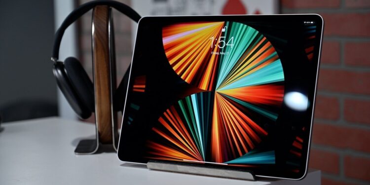 Apple, 2024 do të jetë fillimi i “tranzicionit OLED”: ekrane të reja së shpejti në iPad