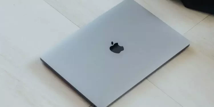 MacBook: katër modele të reja me M3 brenda vitit 2024