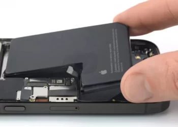 Apple, bateritë custom do të mbërrijnë në vitin 2025: karikim më i shpejtë dhe autonomi më e madhe