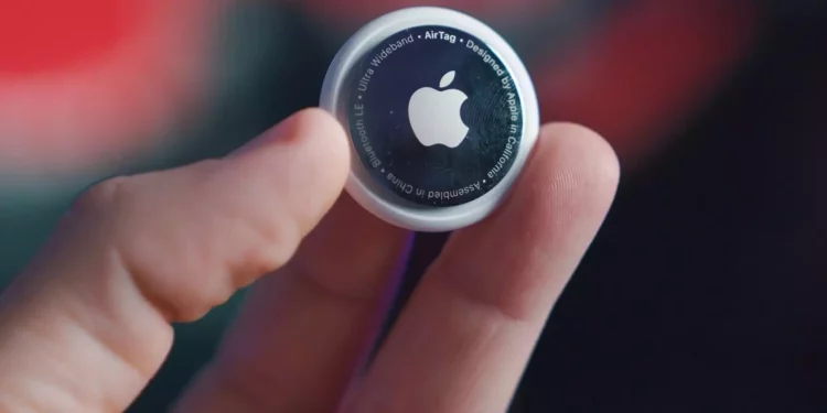 Apple nën akuzë: AirTag armë e përsosur për stalker-at