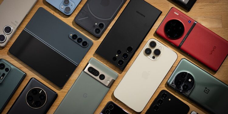 Apple dhe Samsung monopolizojnë renditjen e smartfonëve më të shitur. Zbuloni top 10-shen