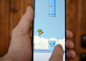Flappy Bird rikthehet në fluturim pas një dekade