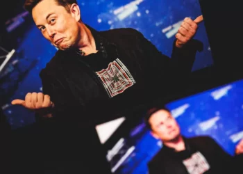 Elon Musk sulmon BE-në: Komisioni është jodemokratik