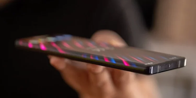Tani shiten më shumë smartfonë OLED se sa LCD