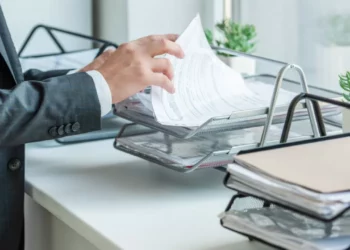 AI mund të eliminojë 50% të vendeve të punës në zyrë, thotë CEO i Anthropic