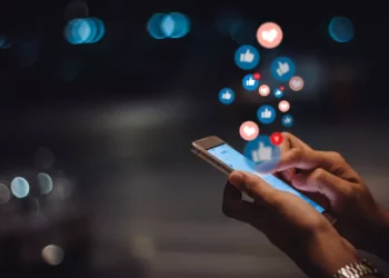 Australia ndalon përdorimin e rrjeteve sociale për fëmijët nën 16 vjeç