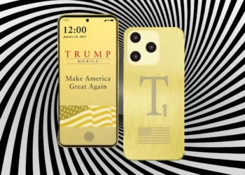 Telefoni i Trump ka fshirë mbishkrimin “Made in USA”, pse?