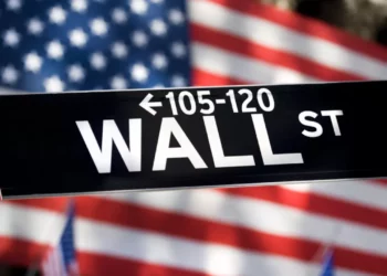 AI hyn në Wall Street, duke vënë menjëherë në rrezik qindra vende pune