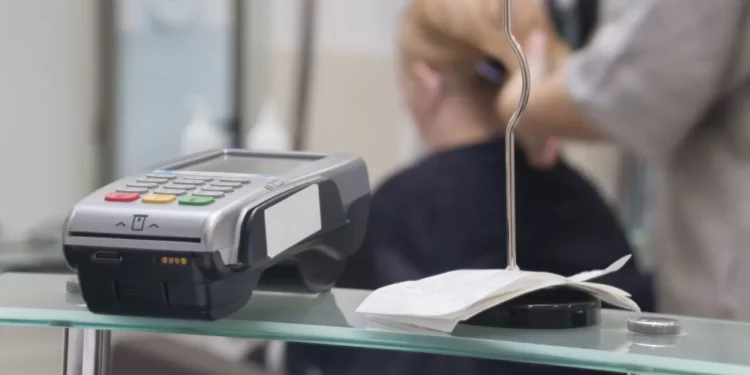 Përpiqen të vjedhin para nga një bankë duke lidhur një Raspberry Pi me një bankomat, ja cfarë ndodhi