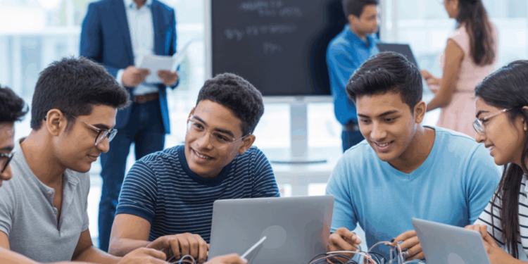 Hakerët më të rinj: Si nxënësit po sfidojnë sistemet shkollore