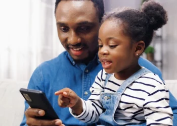 New York kufizon algoritmet për fëmijët online