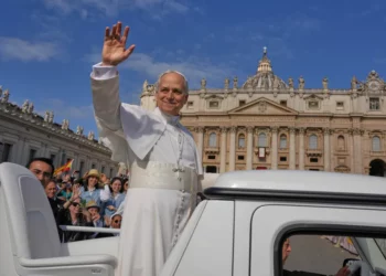 Papa kundër avatareve AI: Besimi nuk virtualizohet