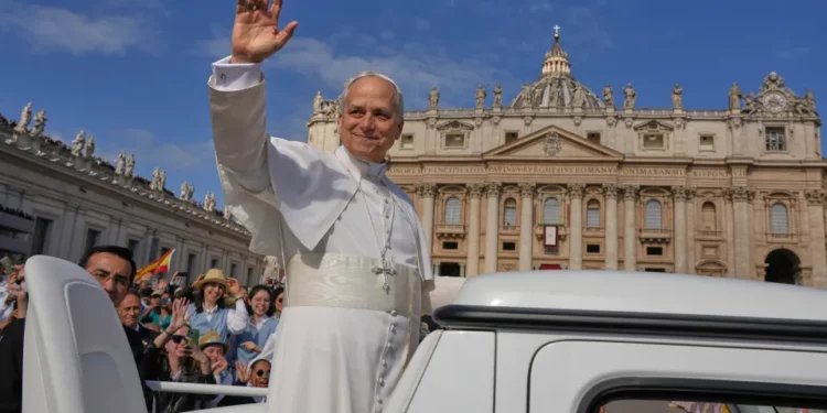 Papa kundër avatareve AI: Besimi nuk virtualizohet