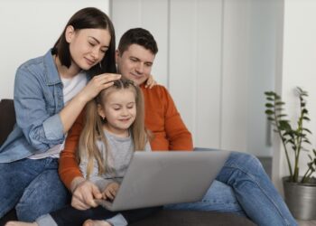 Mirëqenia online e fëmijëve: 6 hapa që çdo prind duhet t’i dijë