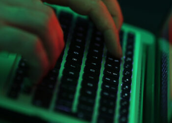 Shantazh ndaj drejtorëve pas pretendimeve për shkelje të të dhënave në Oracle