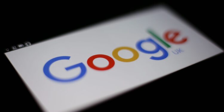 Britania i vendos kufij Google-it: nis epoka e rregullimit të kërkimit online