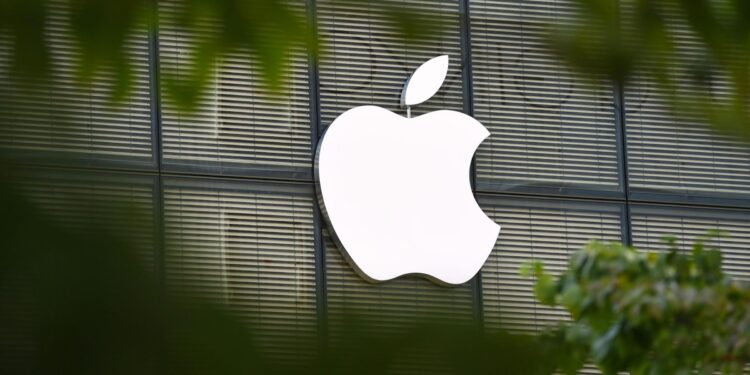 Apple shpall shpërblim deri në 2 milionë dollarë për gjetjen e dobësive kritike në iOS