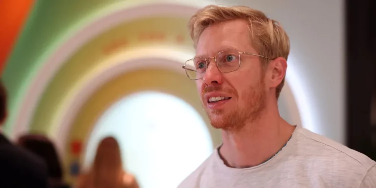 Reddit i kthen shpinën AI-s: Chatbot-ët s’janë burim trafiku