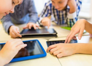 Kur është koha e duhur që fëmijët të përdorin teknologjinë?