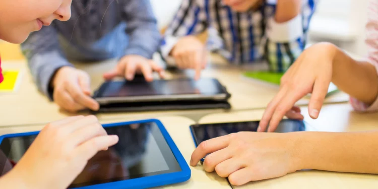 Kur është koha e duhur që fëmijët të përdorin teknologjinë?