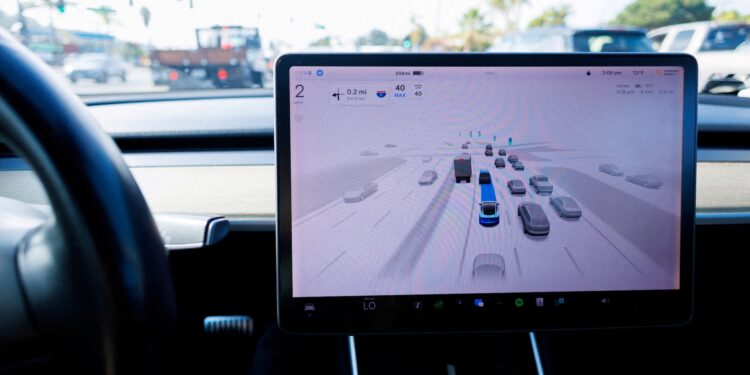 Tesla nën hetim për sistemin “Full Self-Driving”