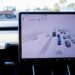 Tesla nën hetim për sistemin “Full Self-Driving”