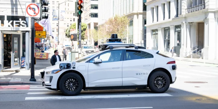 Grupi SAVE-US kërkon rregulla strikte për makinat autonome: Rregulla strikte për Tesla dhe konkurrentët