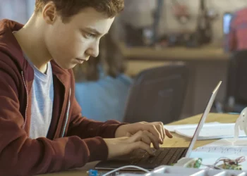 Si po riformësohet karriera e të rinjve në teknologji nga inteligjenca artificiale