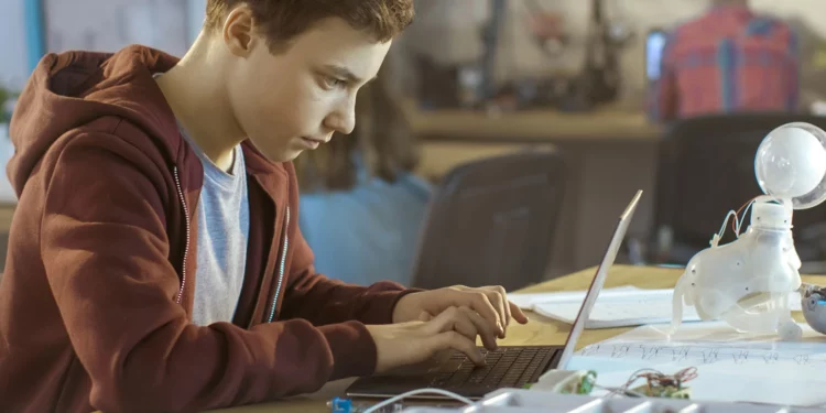 Si po riformësohet karriera e të rinjve në teknologji nga inteligjenca artificiale