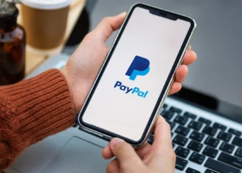PayPal revolucionon shitjet me ndihmën e inteligjencës artificiale
