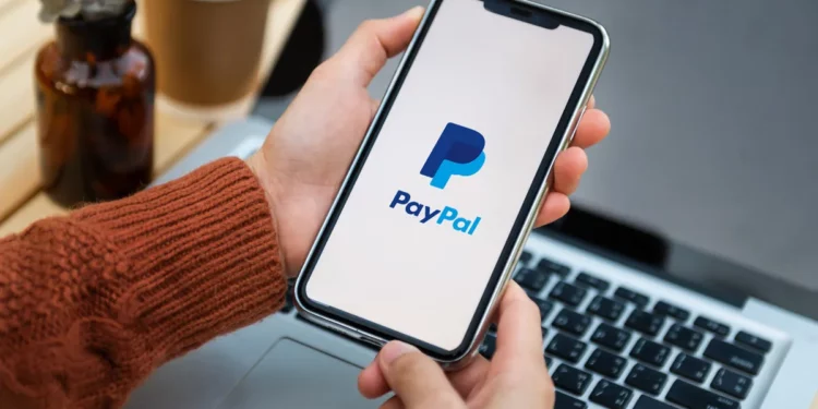 PayPal revolucionon shitjet me ndihmën e inteligjencës artificiale