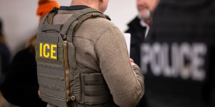 ICE përdor teknologji “stingray” për të përgjuar telefonat